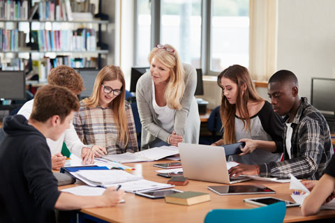 Le Bon Cours - Cursos en grupo - Academia de refuerzo escolar - Castelldelfels